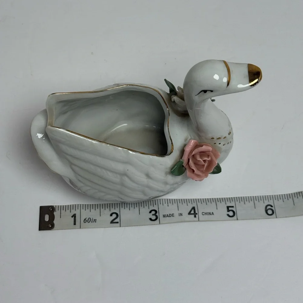 Vintage Elegant Swan Ceramic Vase with Pink Rose Accents